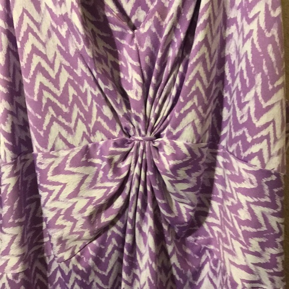 Women’s Plus Size Sleeveless Blouse - Picture 3 of 5